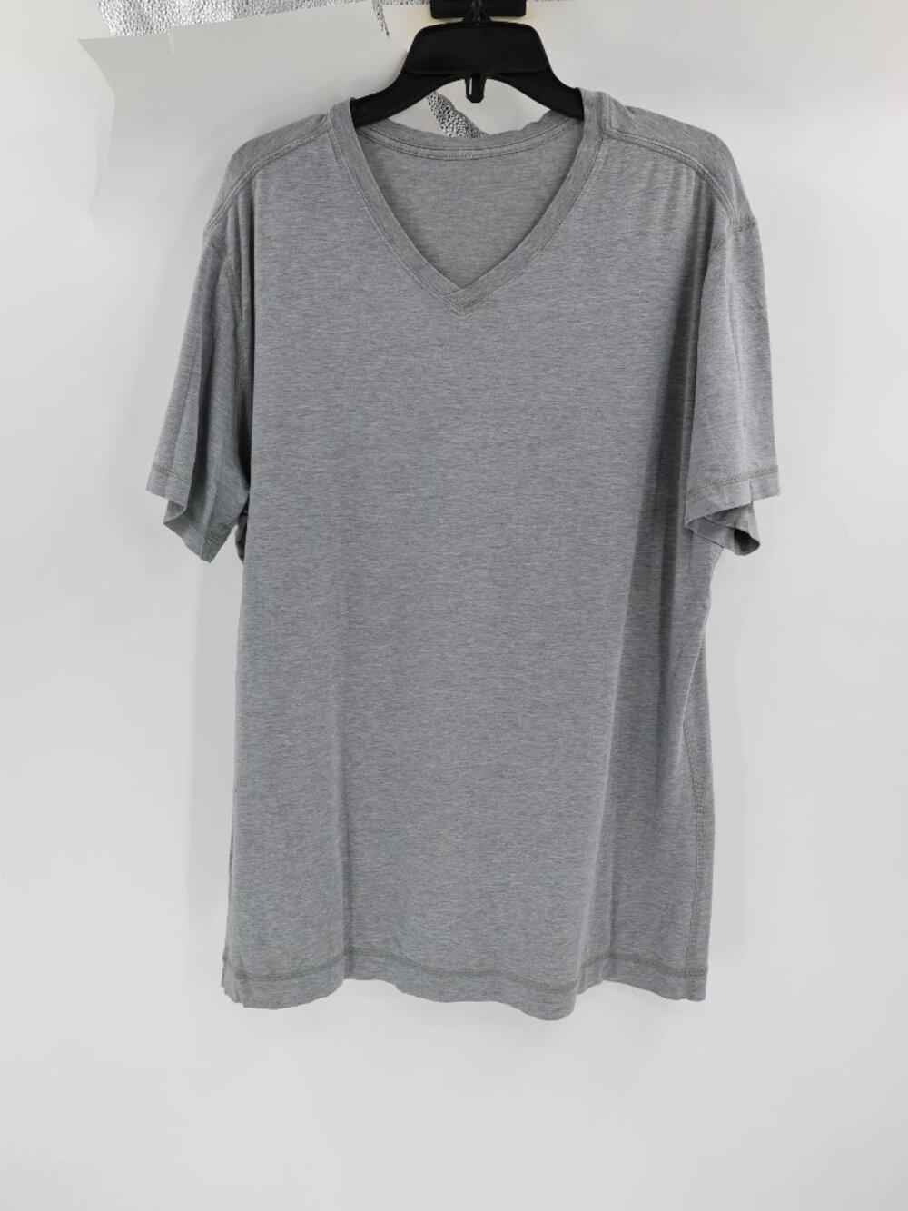 Lululemon T-Shirt Mens XL V Neck Basic Short Sleeve Athletic Top Gray gym run